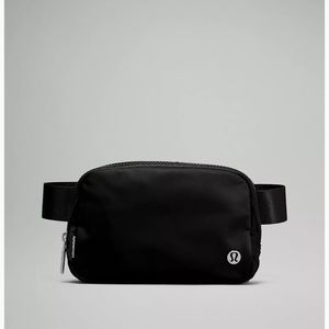 Black lululemon belt bag